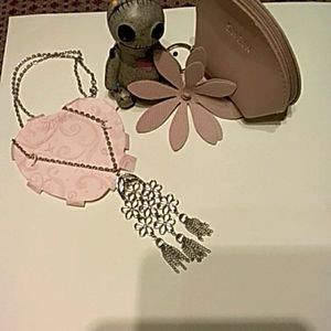 GORGEOUS 😍 Silver Tone BOHO Flower Necklace